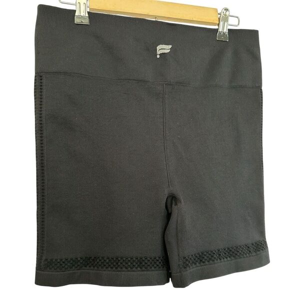 Fabletics Women's High-Waisted Black Workout Shorts Size M NWOT - Picture 2 of 4